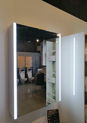 Зеркало Up 57,8х81 см, правый шкаф, с сенсорным выключателем и розеткой, с подсветкой, Roca ZRU9303025 Roca